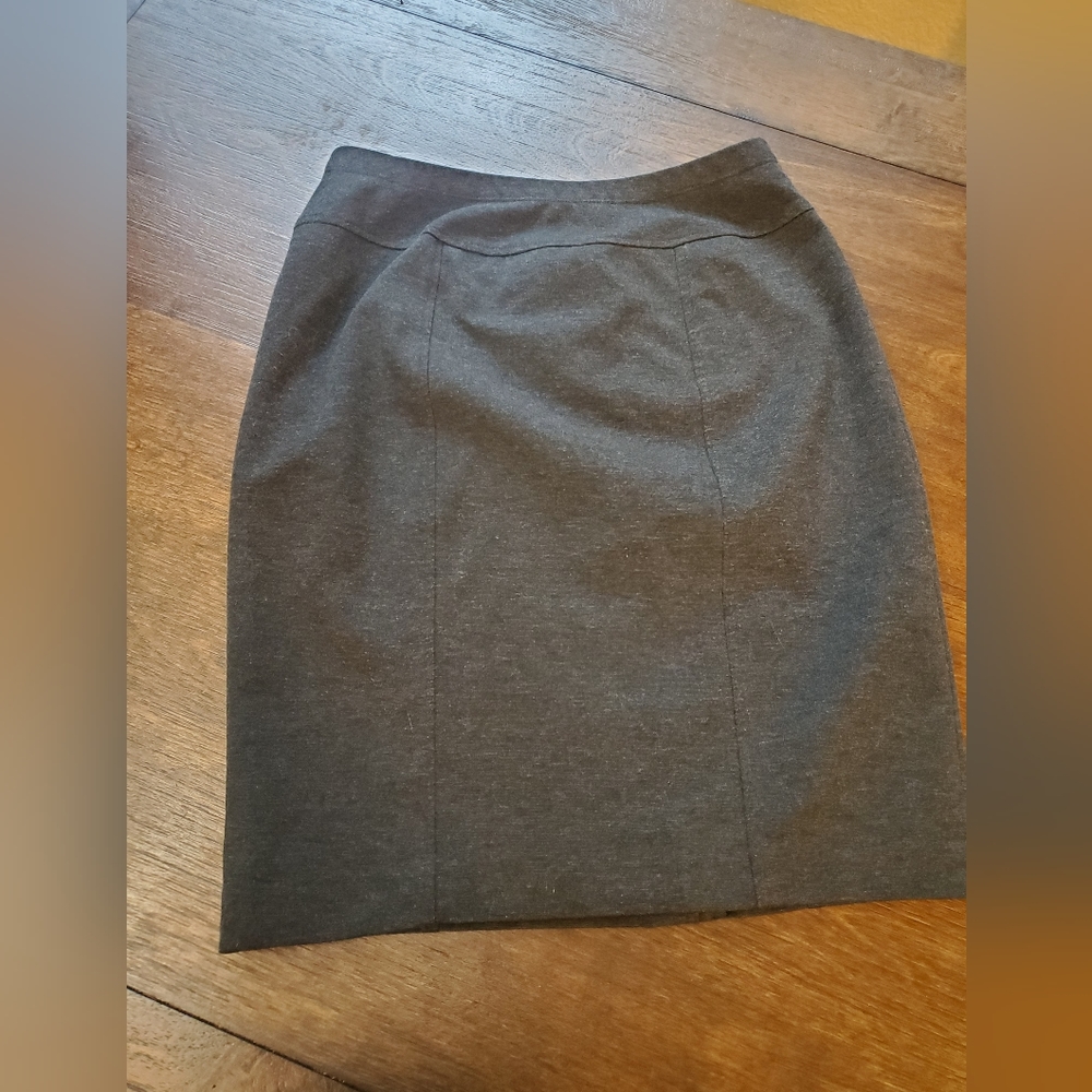 Ellen Tracy Gray Skirt Small